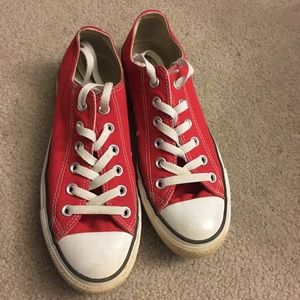 Red lowtop converse size 8